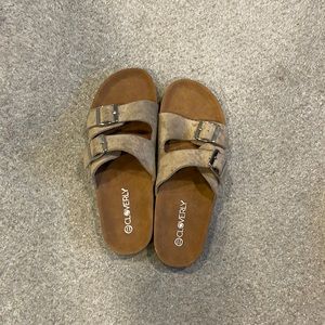 Woman’s Sandals/Slide. Cleverly Brand